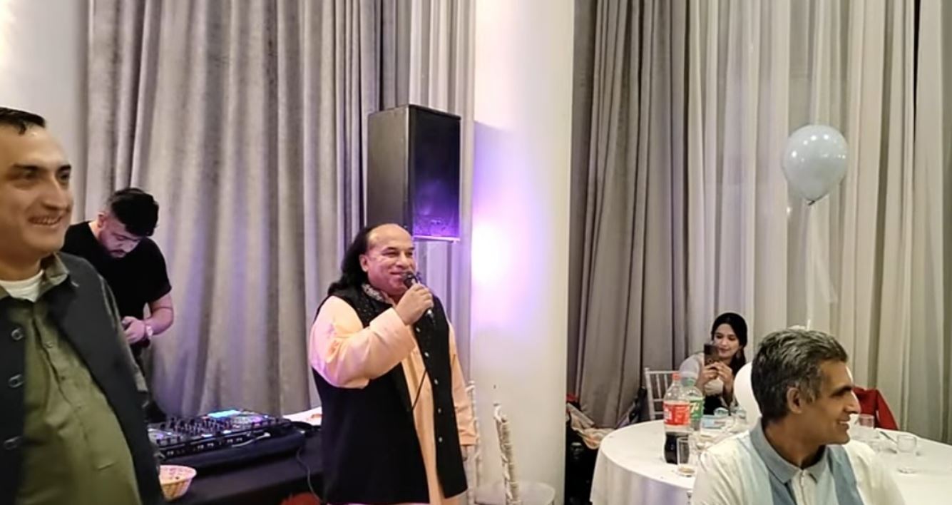 Chahat Fateh Ali Khan performing at a live show in London
