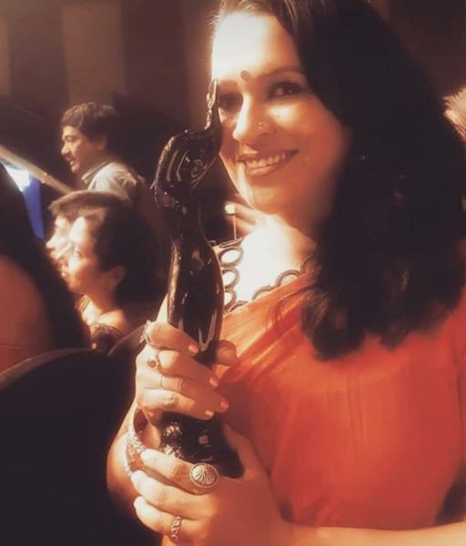 Bhavani Prakash posing with her award