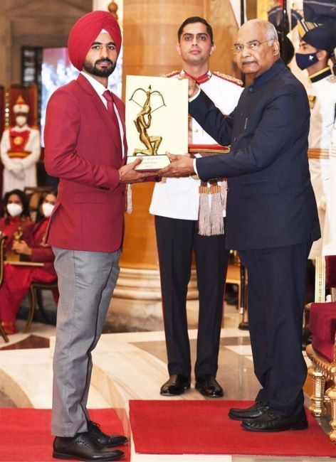 Gurjant Singh receving Arjuna Award