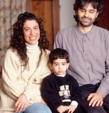 Andrea Bocelli with his first wife, Enrica Cenzatti, and son
