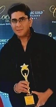 Rajan Shahi with the Iconic Gold Award